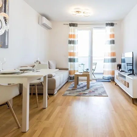 Lejlighed Tanja Modern With Balcony And Parking Garage *