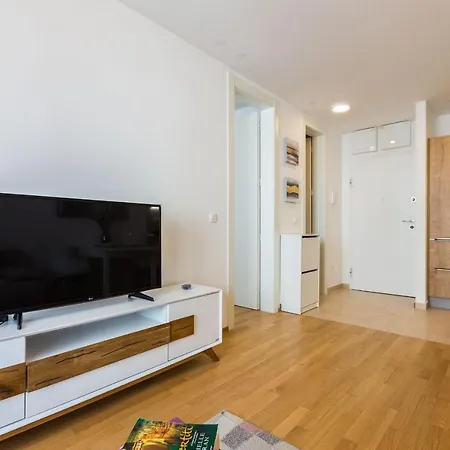 Tanja Modern With Balcony And Parking Garage Διαμέρισμα Ζαντάρ