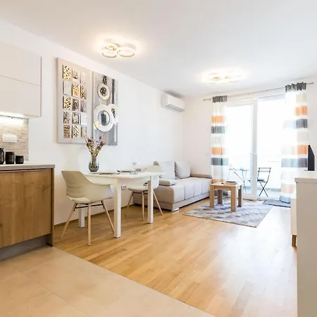 Lejlighed Tanja Modern With Balcony And Parking Garage