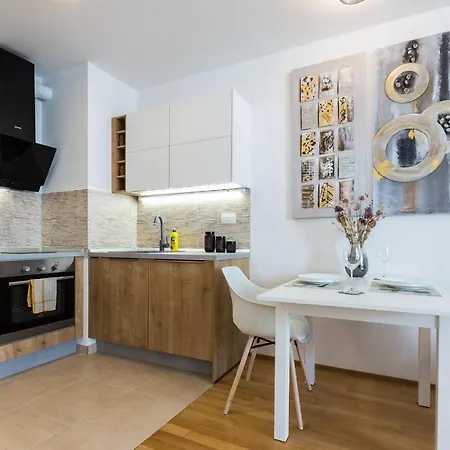 Lejlighed Tanja Modern With Balcony And Parking Garage
