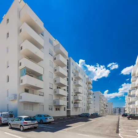 Lejlighed Tanja Modern With Balcony And Parking Garage