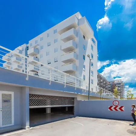Lejlighed Tanja Modern With Balcony And Parking Garage