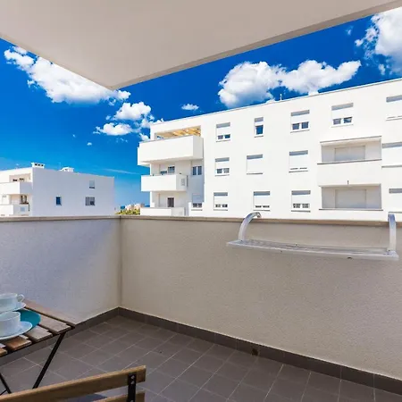 Апартаменти Tanja Modern With Balcony And Parking Garage Задар