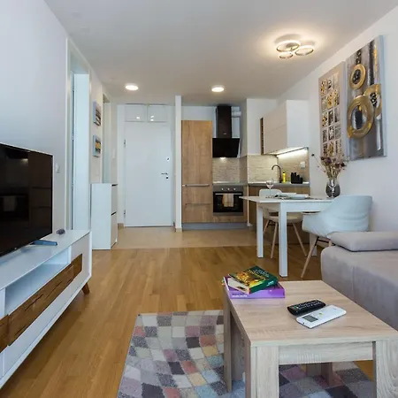 Tanja Modern With Balcony And Parking Garage Zadar