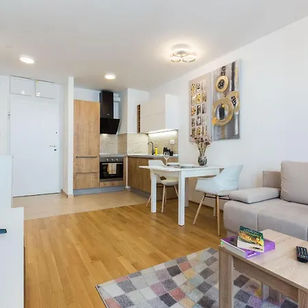 Tanja Modern With Balcony And Parking Garage