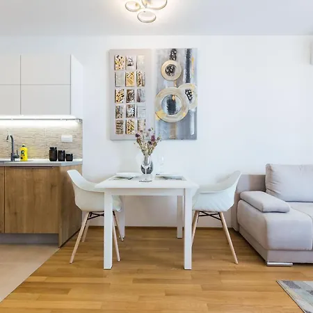 Апартаменти Tanja Modern With Balcony And Parking Garage Задар