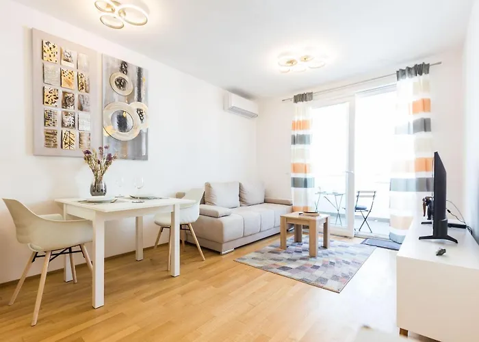 Tanja Modern With Balcony And Parking Garage Appartamento