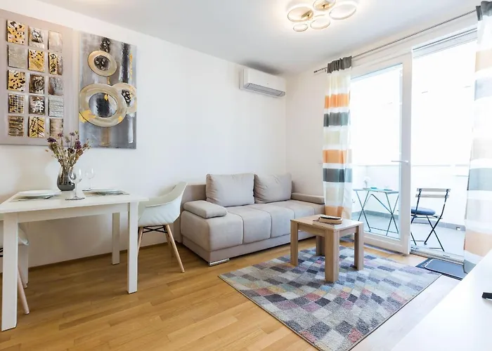 Appartamento Tanja Modern With Balcony And Parking Garage Zara