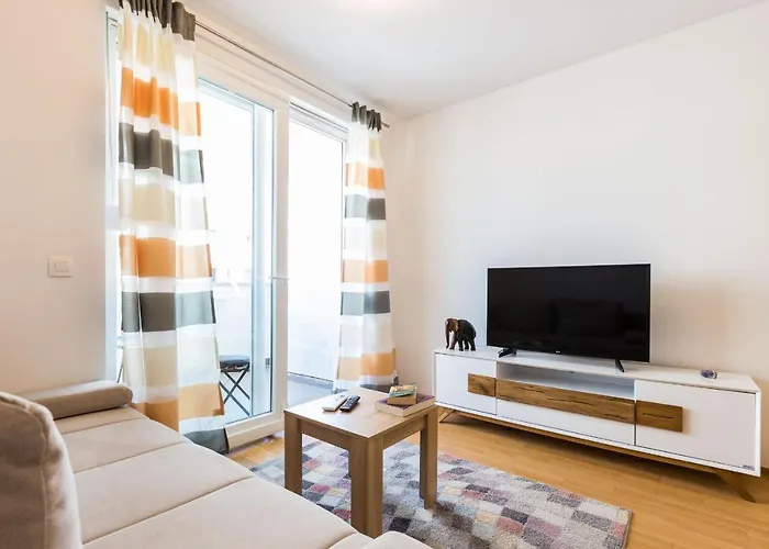 Appartamento Tanja Modern With Balcony And Parking Garage