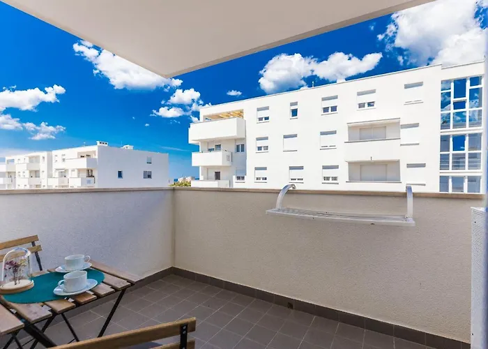 Appartamento Tanja Modern With Balcony And Parking Garage Zara