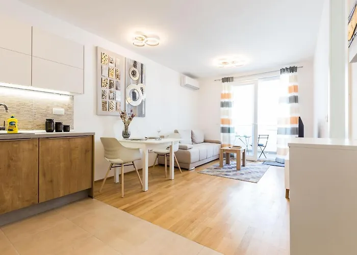 Appartamento Tanja Modern With Balcony And Parking Garage