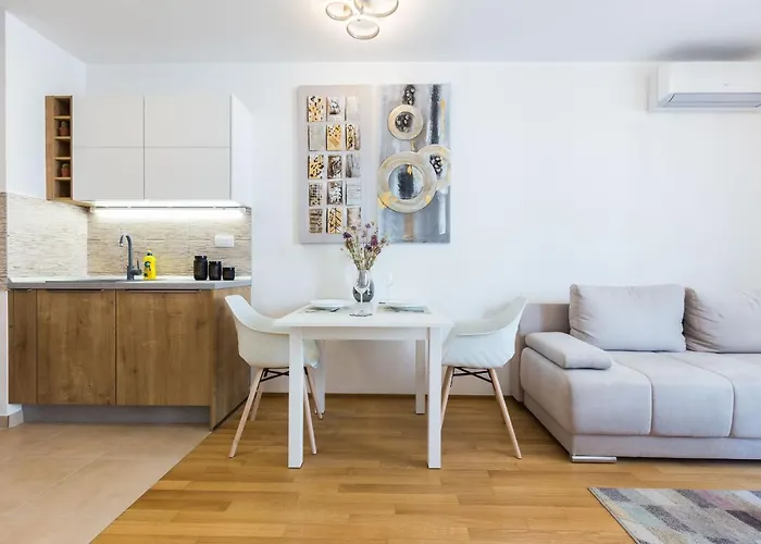 Appartamento Tanja Modern With Balcony And Parking Garage Zara