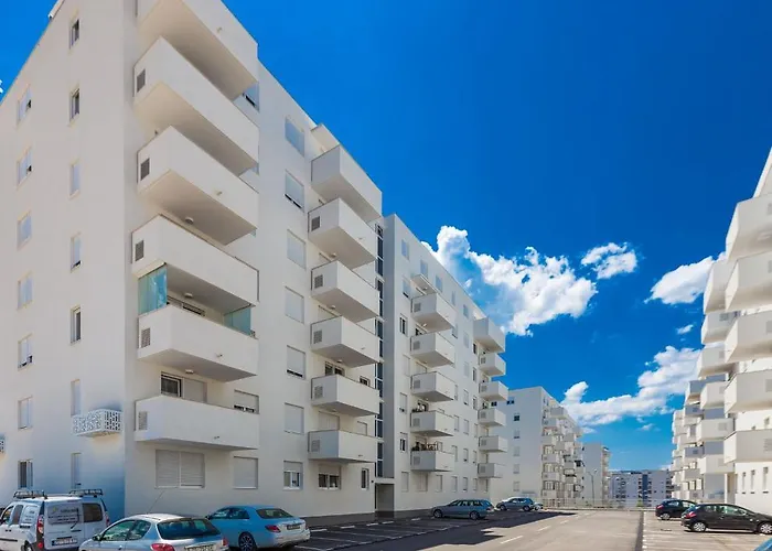 Lägenhet Tanja Modern With Balcony And Parking Garage