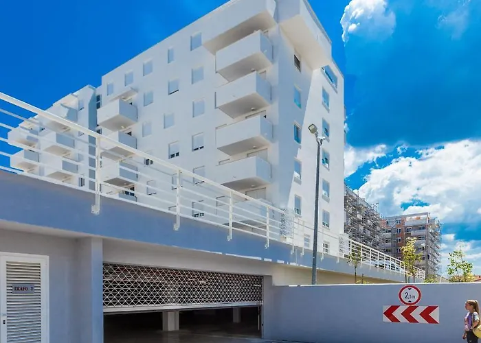 Lägenhet Tanja Modern With Balcony And Parking Garage