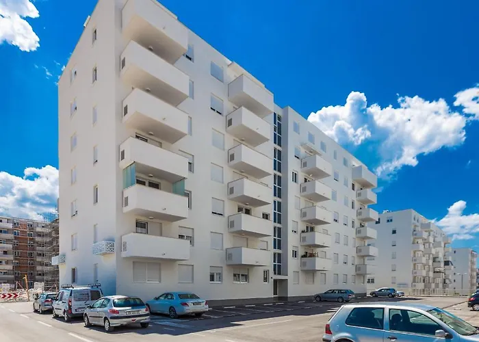 Lägenhet Tanja Modern With Balcony And Parking Garage